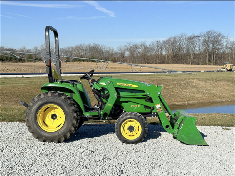 2017 John Deere 3038E